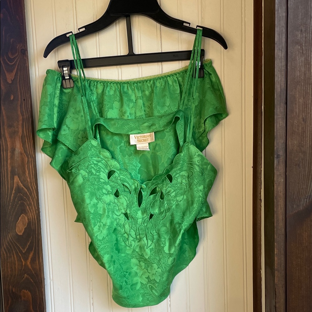 Victoria's Secret Gold Label  vibrant green 2 piece short lingerie